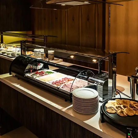 伊恩帕库酒店 酒店 特尔纳瓦