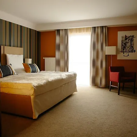 Impiq Hotel 4*