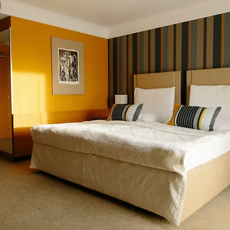 伊恩帕库酒店 特尔纳瓦