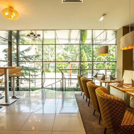 伊恩帕库酒店 特尔纳瓦