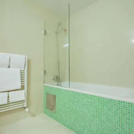 伊恩帕库酒店 4*