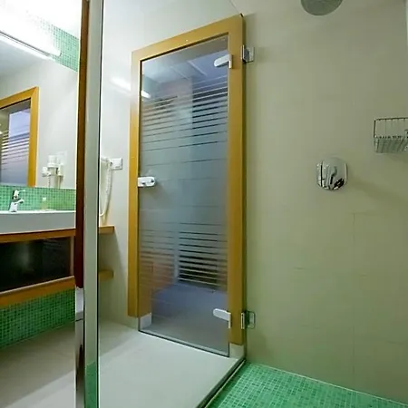 Impiq Hotel 4*